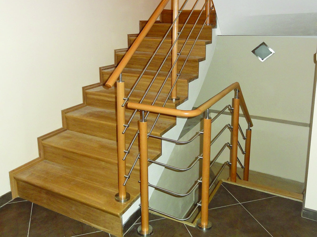 Drewniany słupek DUB (OAK) D50mm, 4xd12mm, v=90 cm